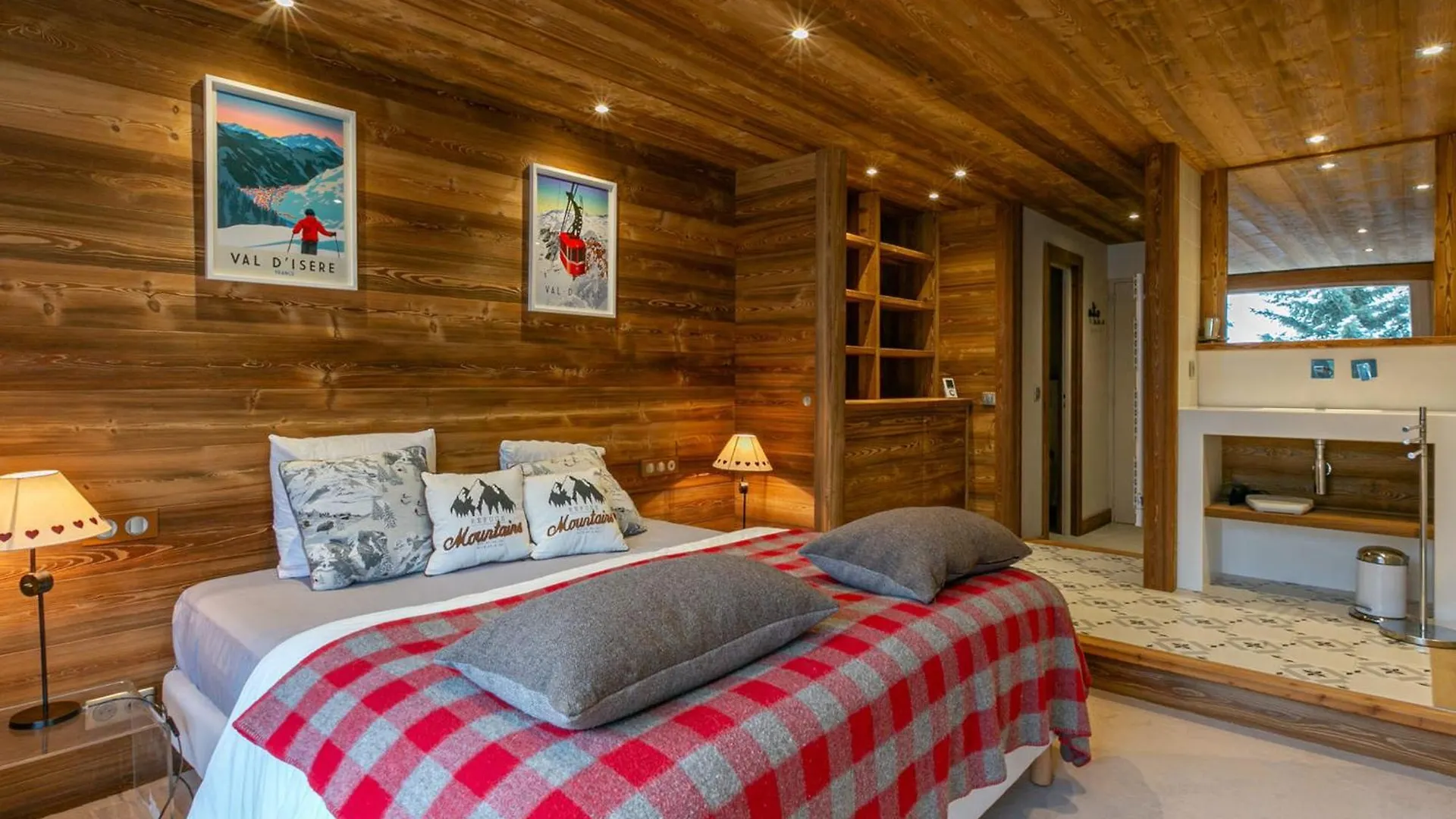 Spacieux Duplex 3P Avec Wifi Et Balcon Sud, Parking Inclus, Pres Des Pistes A Val-D'Isere - Fr-1-694-27 0*,  France